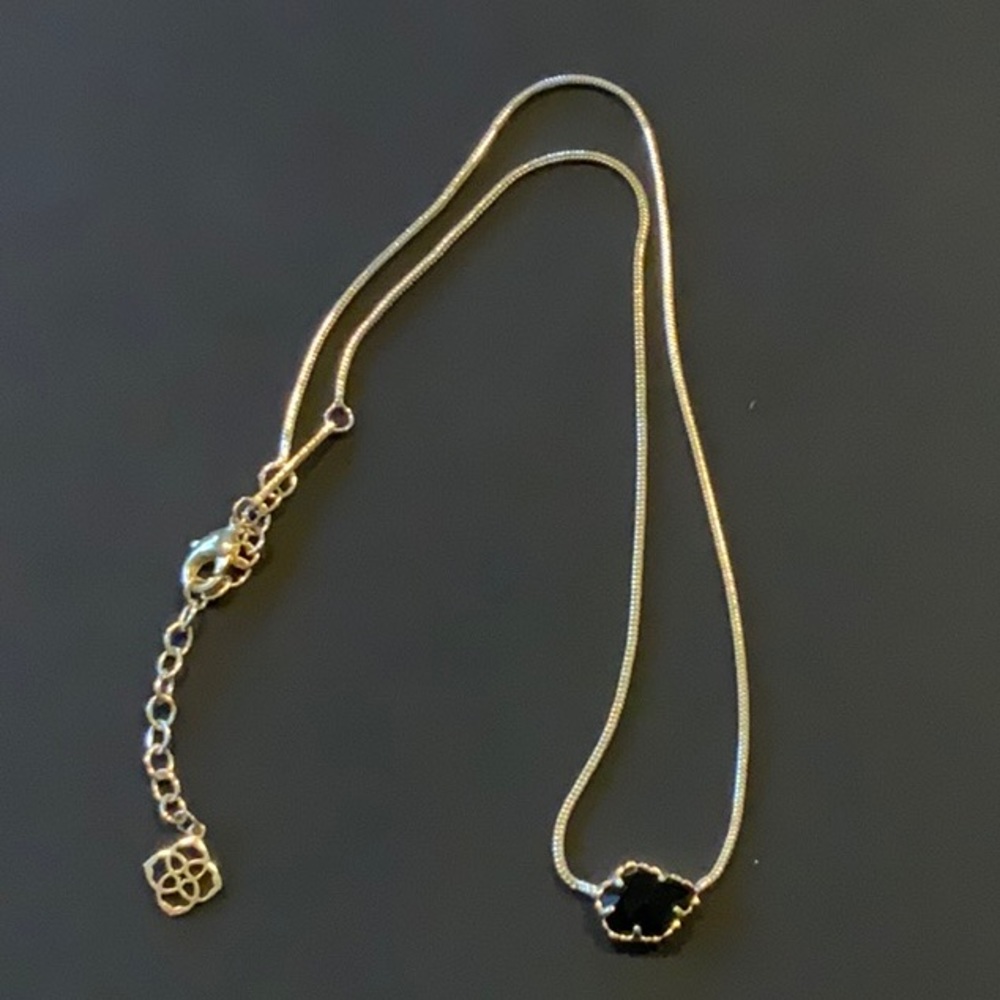 Kendra Scott necklace